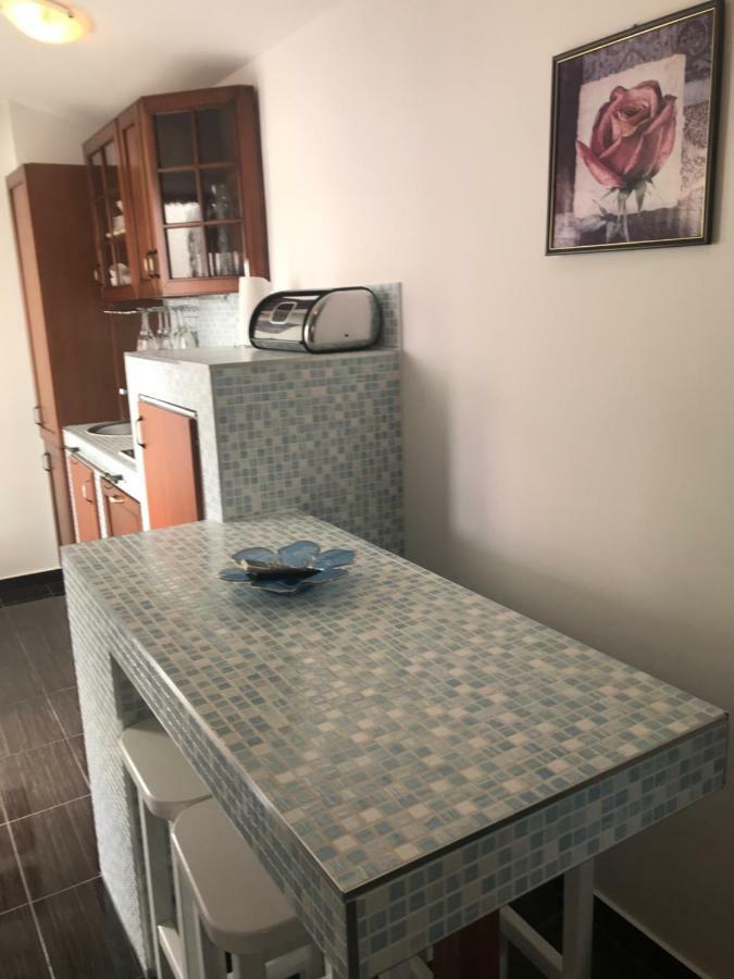 Sara Apartments Baška Voda Eksteriør billede